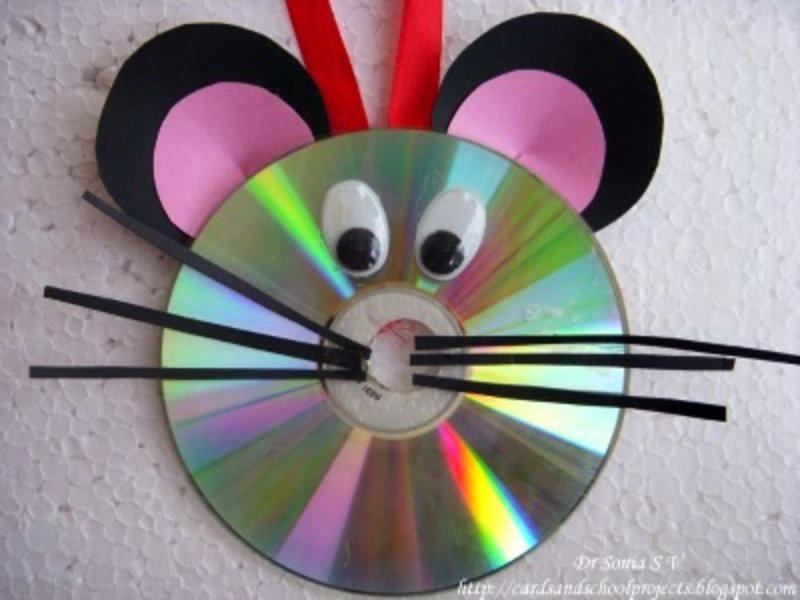 Часы из компакт дисков