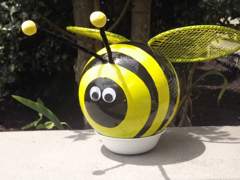 Пчелка для украшения сада