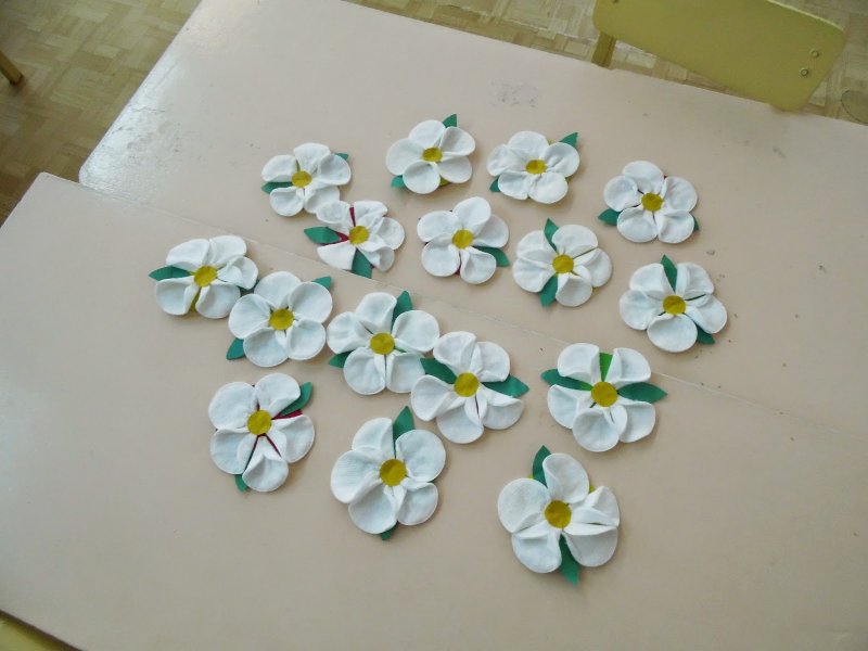 Поделка цветы из ватных дисков