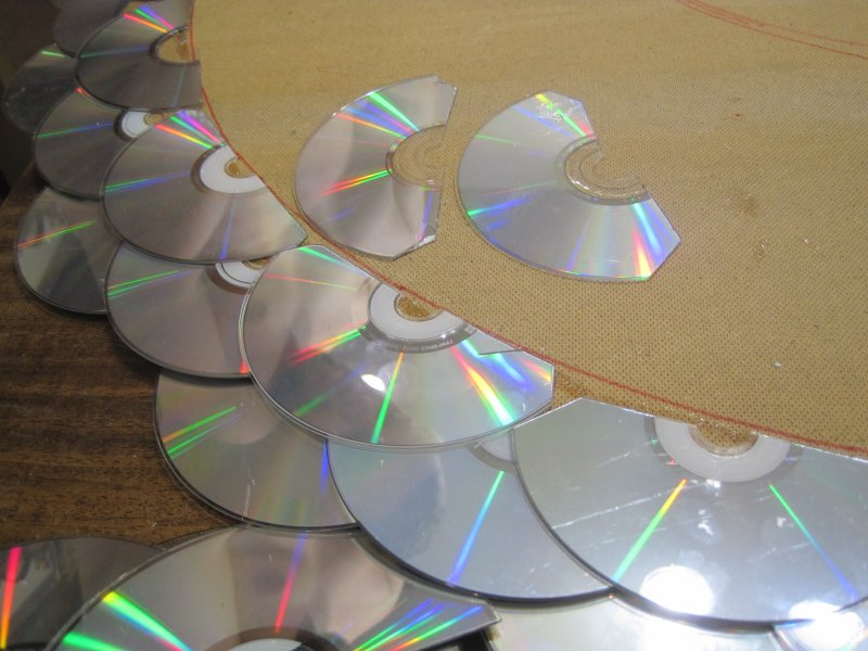 Бабочка из компакт дисков