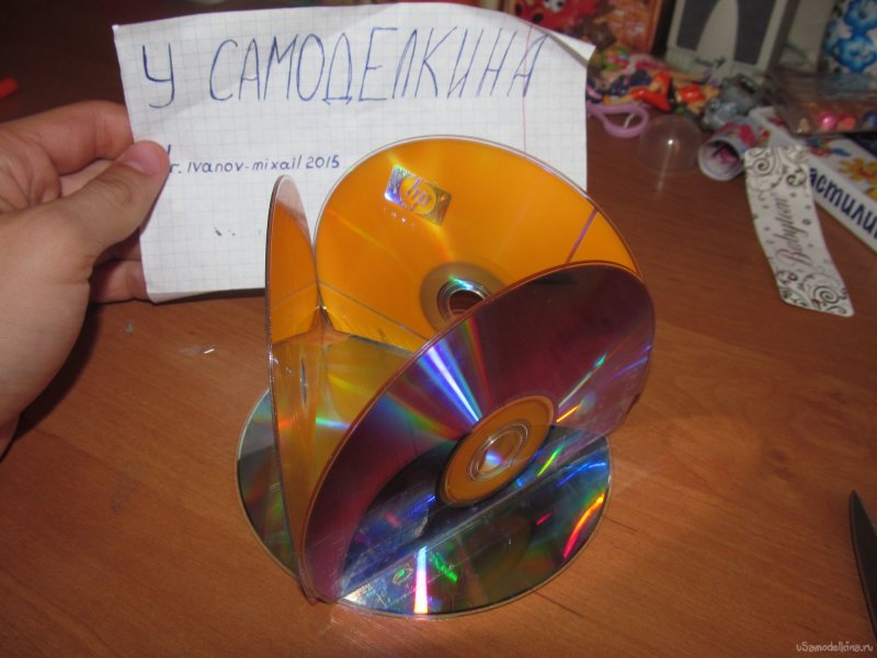 Гусеница из CD дисков