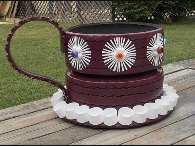 Чайник из колес для сада