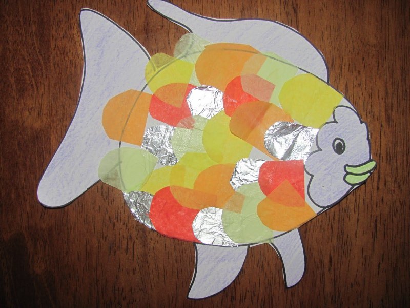 Рыбка с чешуей из цветной бумаги