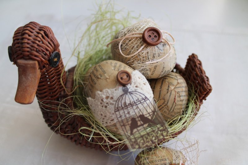 Декор деревянного яйца джутом