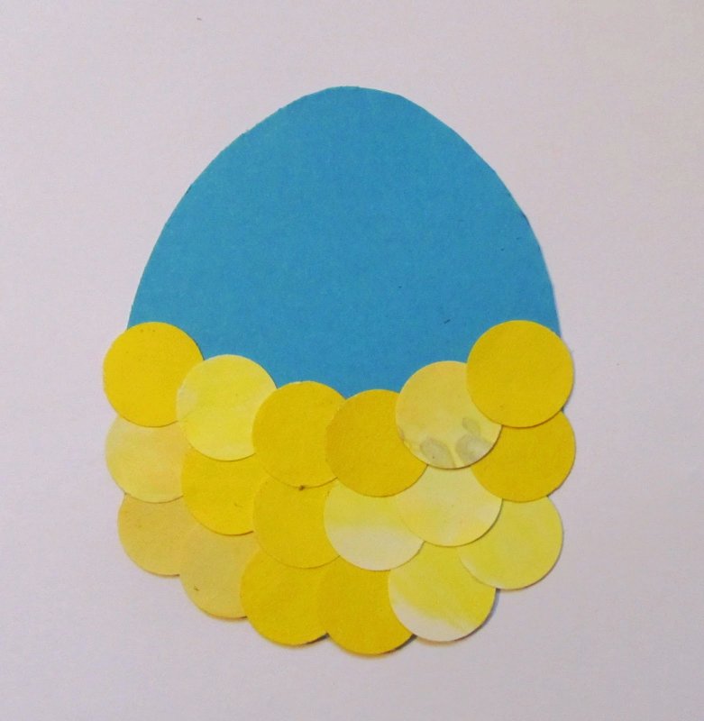 Яйцо из цветной бумаги