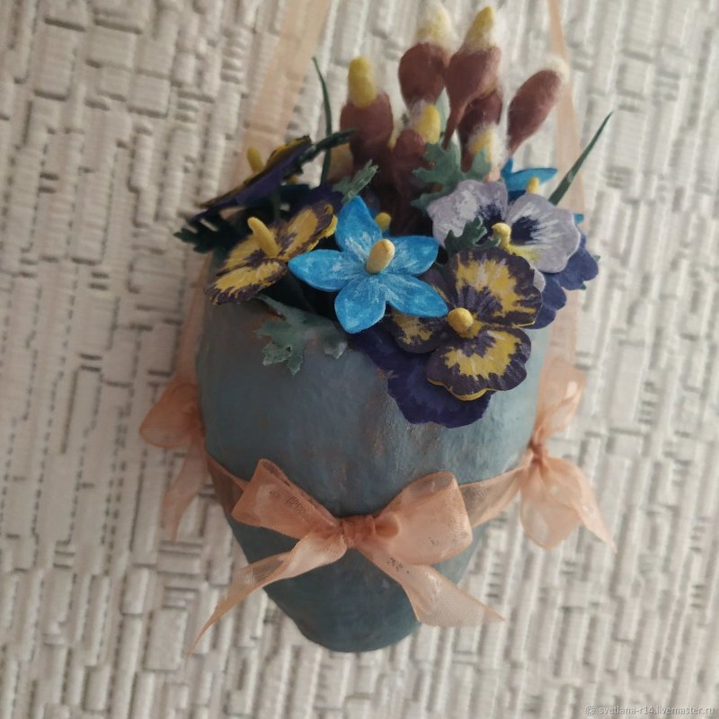 Яйцо из ваты с первоцветами Натальи Приваловой