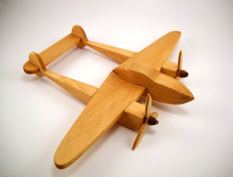 Деревянная модель самолета
