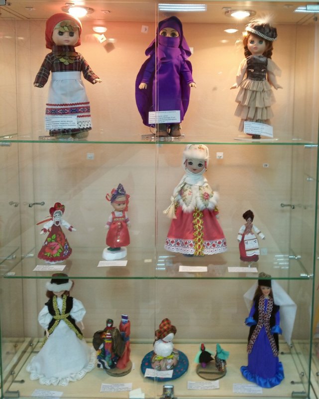 Конусные куклы в национальных костюмах