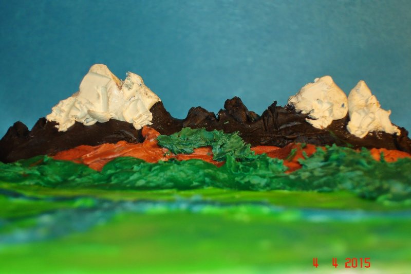 Макет горы из пластилина
