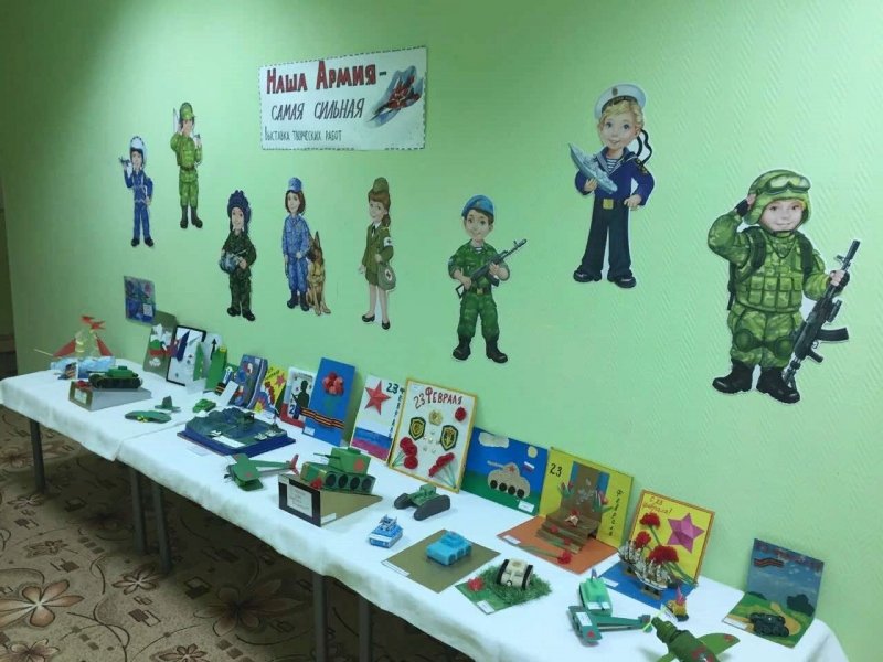 Выставка игрушек парад военной техники