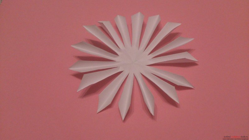 Геометрическое панно из бумаги