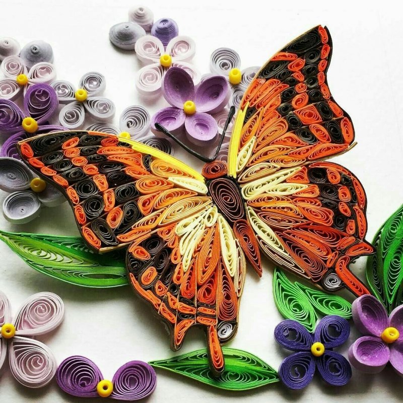 Бабочка из подручных материалов