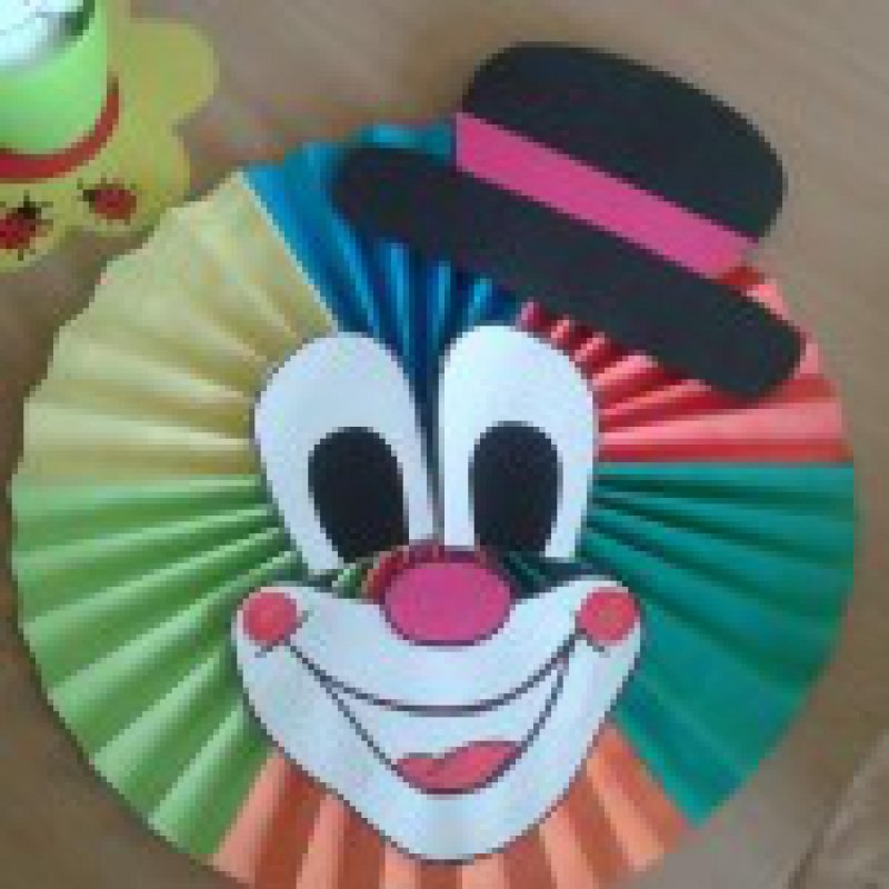 Клоун из цветной бумаги