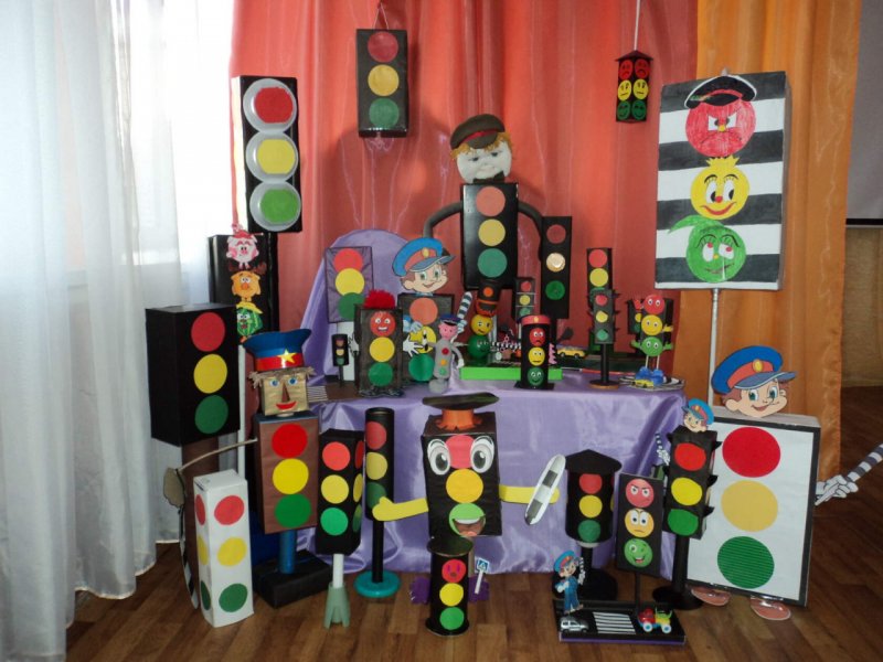 Выставка светофоров в детском саду