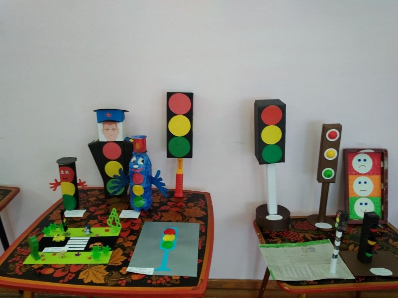Выставка светофоров в детском саду