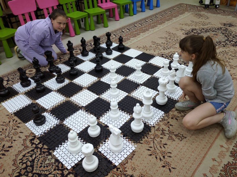 Напольные шахматы в школе