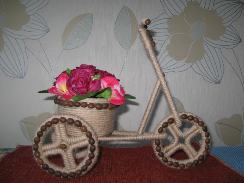 Декоративные велосипеды из джута
