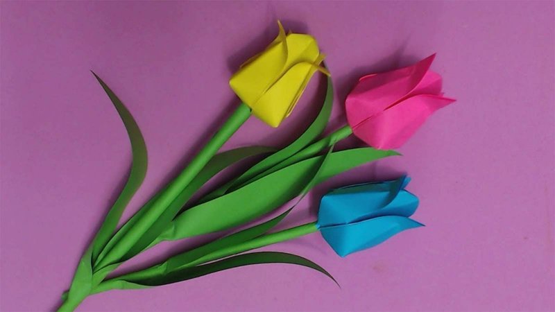 Цветочная композиция из цветной бумаги