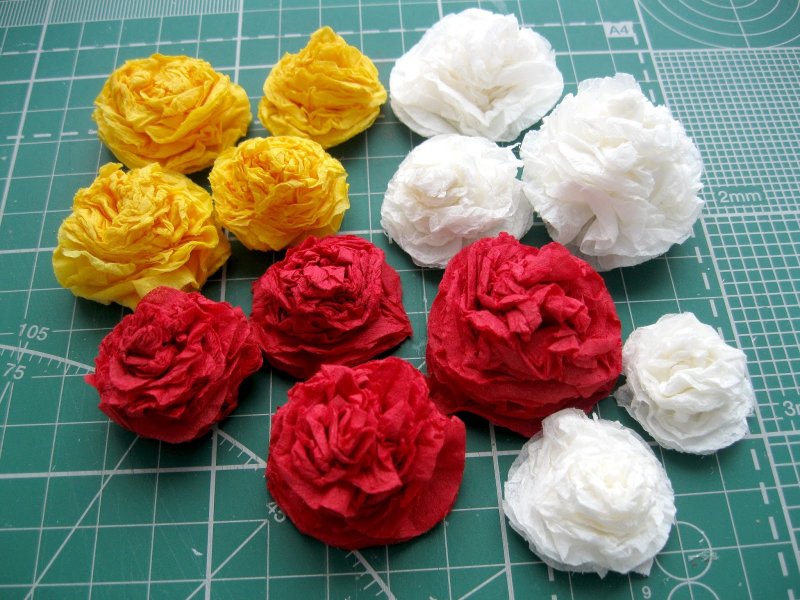 Цветы из салфеток бумажных