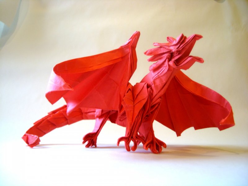 Поделка дракон из цветной бумаги и шпажек