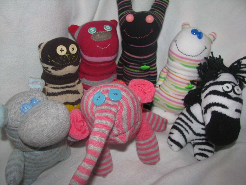 Необычные игрушки из носков