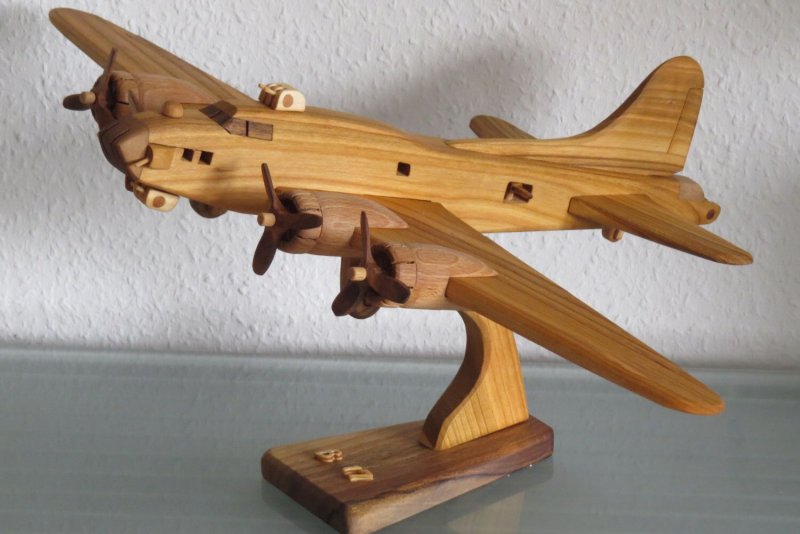 Изделия из дерева самолет