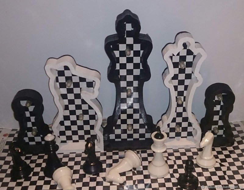 Светильник в виде шахматной фигуры