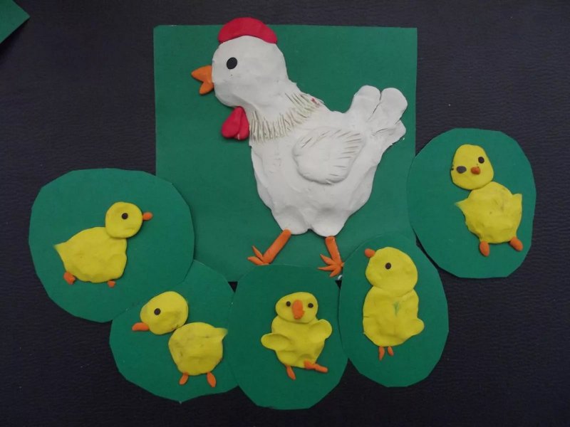 Пасхальная открытка цыпленок в яйце