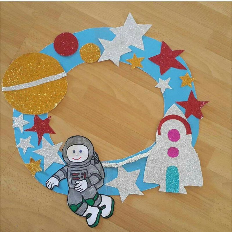 Поделки с детьми ко Дню космонавтики