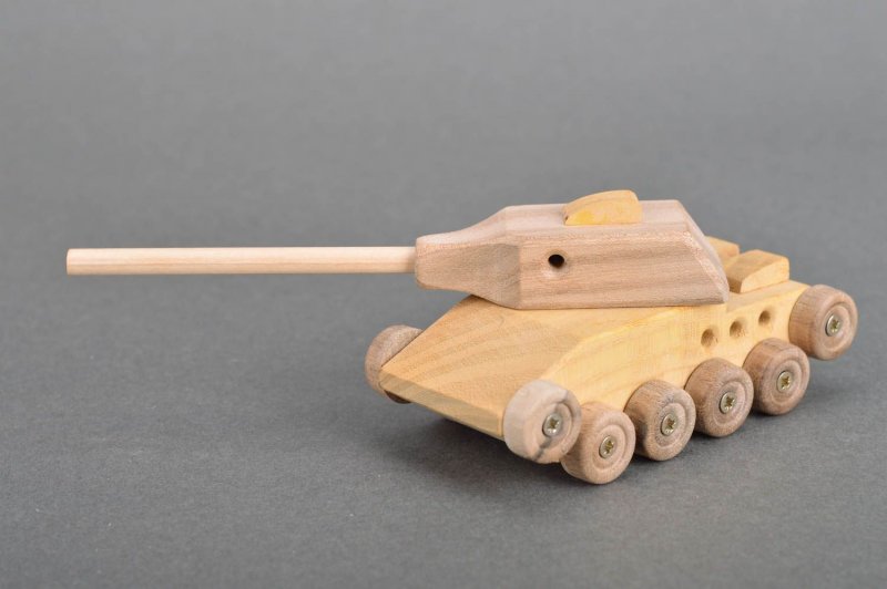 Деревянная модель танка