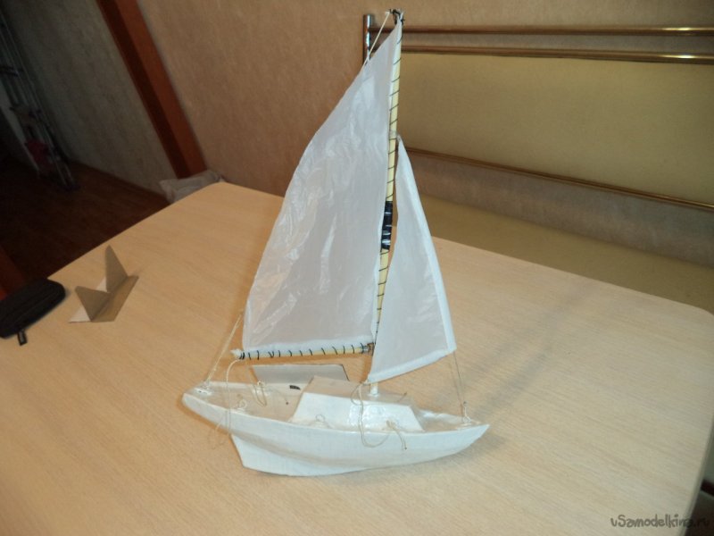 Яхта из пенопласта модель