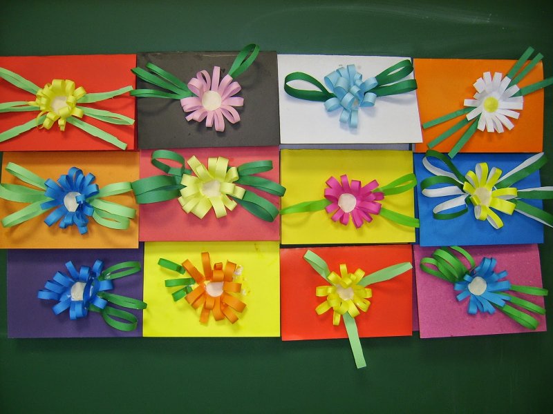Цветы из бумажных петелек
