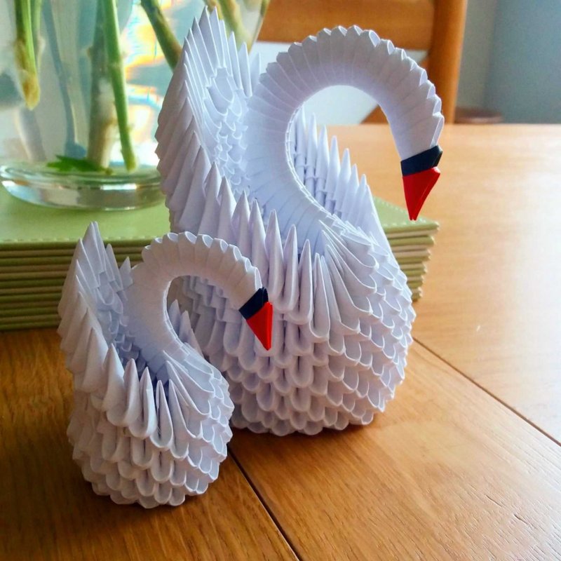 Модульное оригами лебедь на подставке