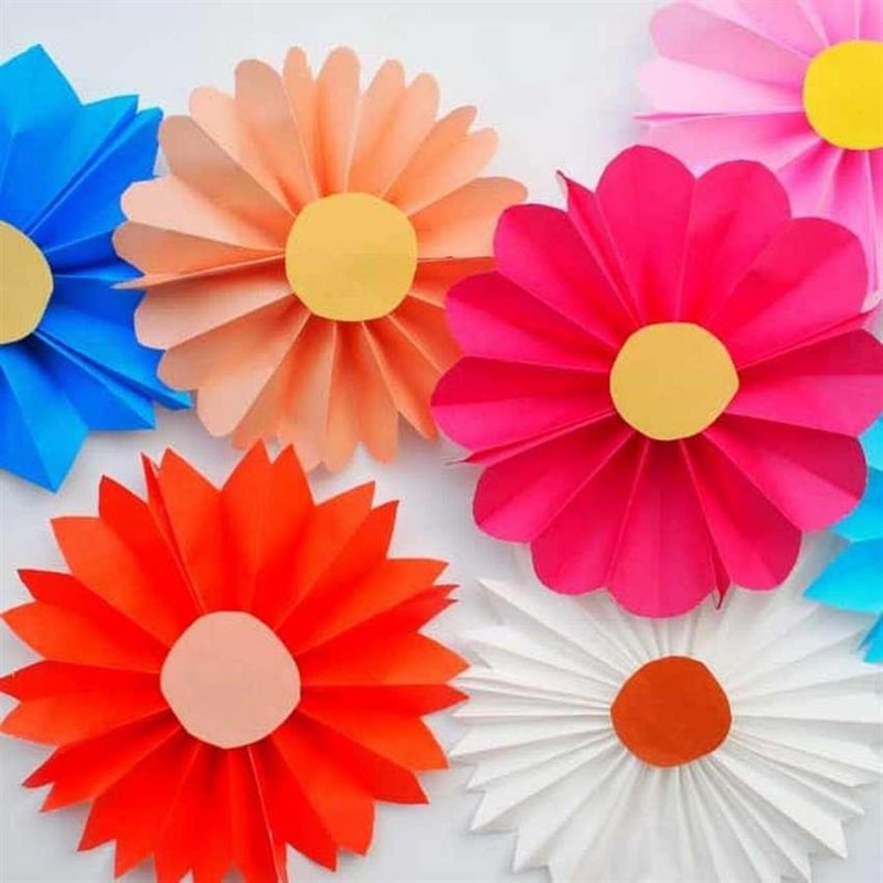 Открытка с цветами из цветной бумаги
