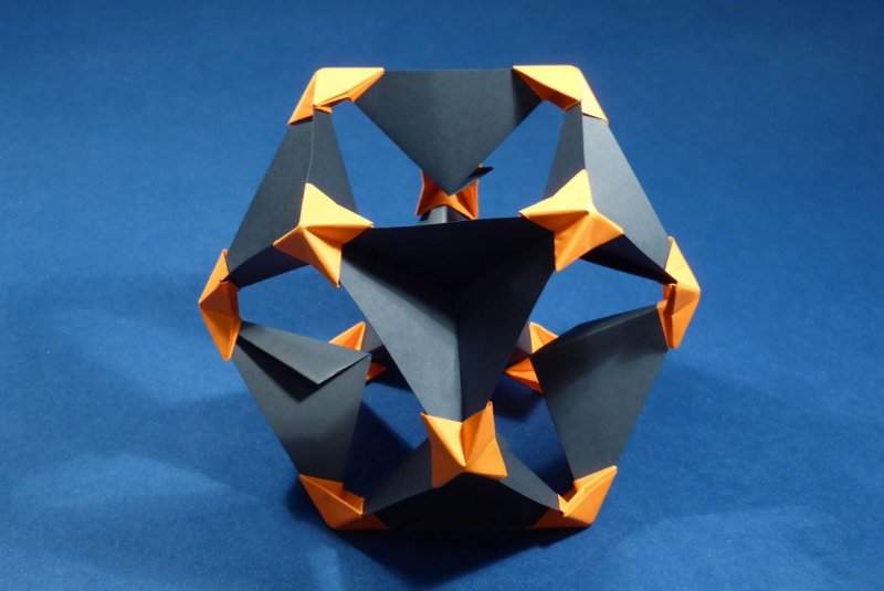 Необычные геометрические фигуры из бумаги