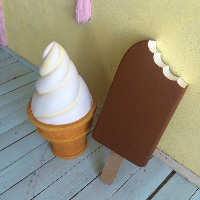 Фигура мороженого из пенопласта