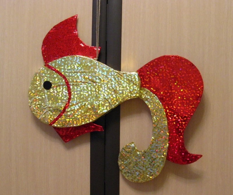 Золотая рыбка из ракушек