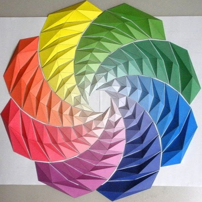 Объемная фигура из цветной бумаги
