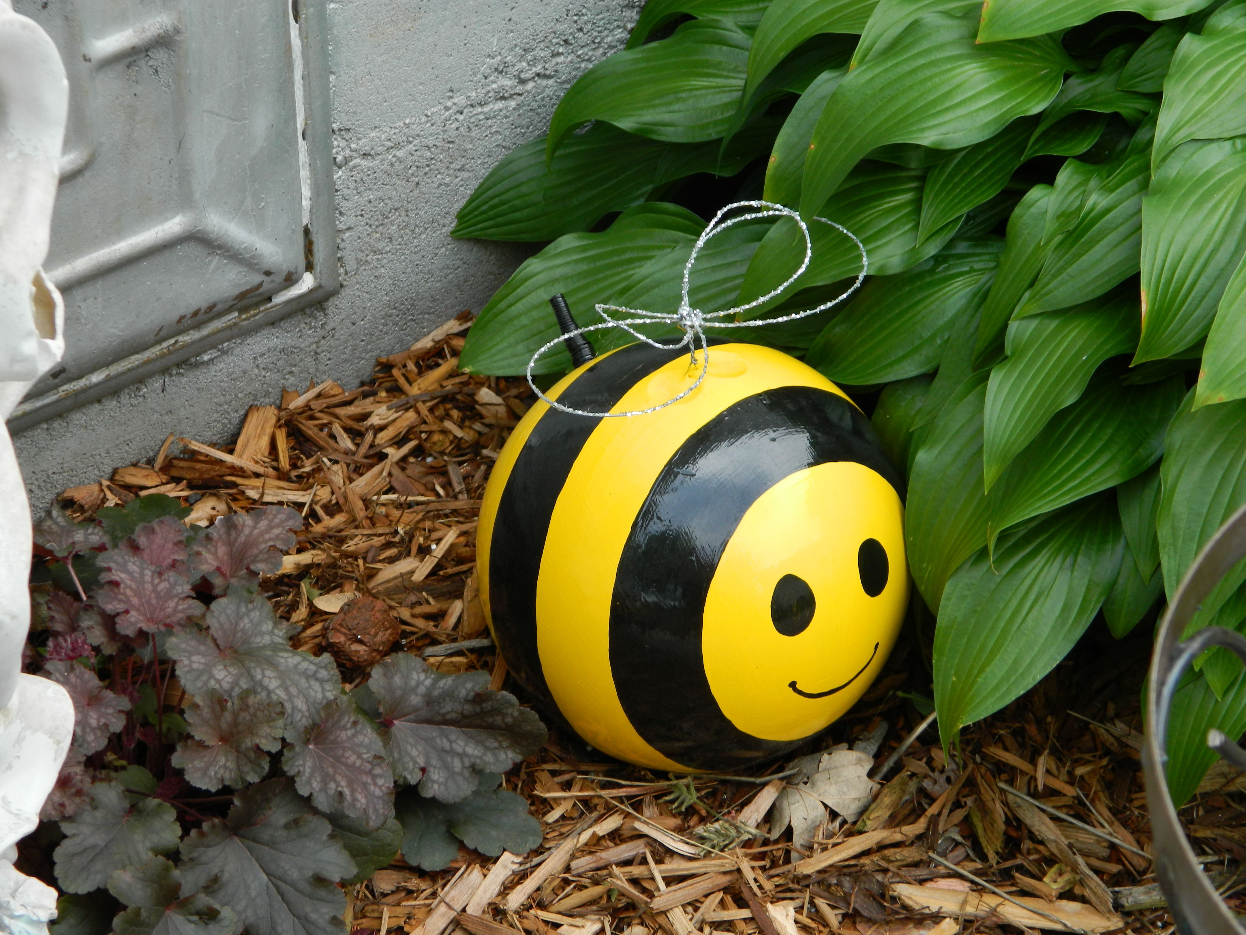 Пчелки украшения для сада и огорода