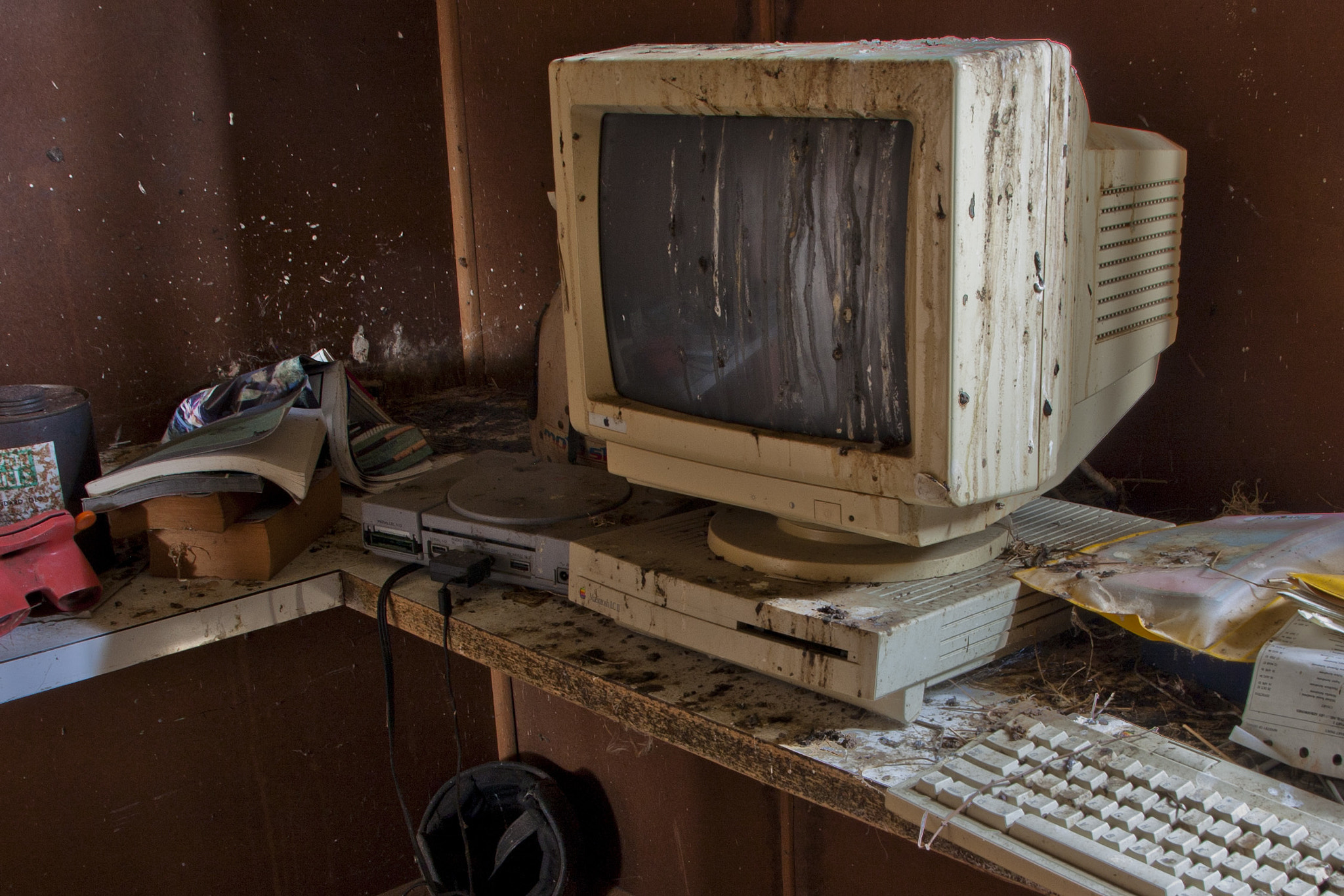Старый сломанный компьютер