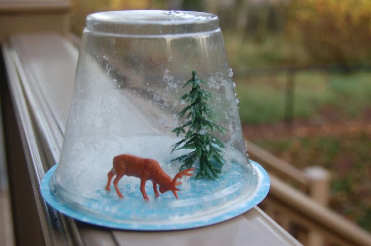 Снежный шар из пластикового стаканчика