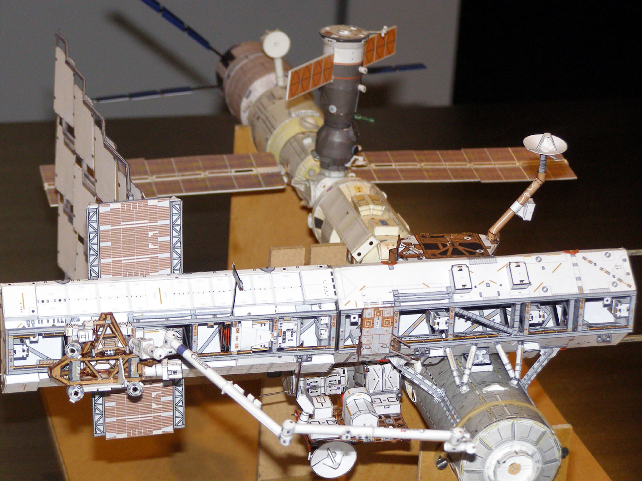 Бумажная модель космической станции