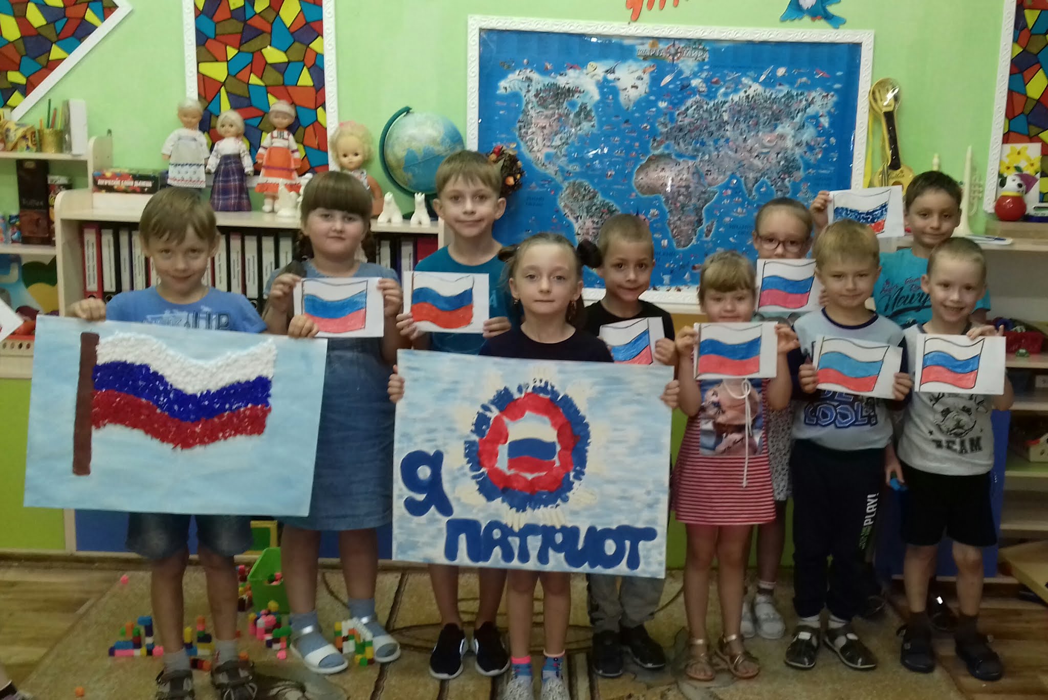 Российский флаг в детском саду