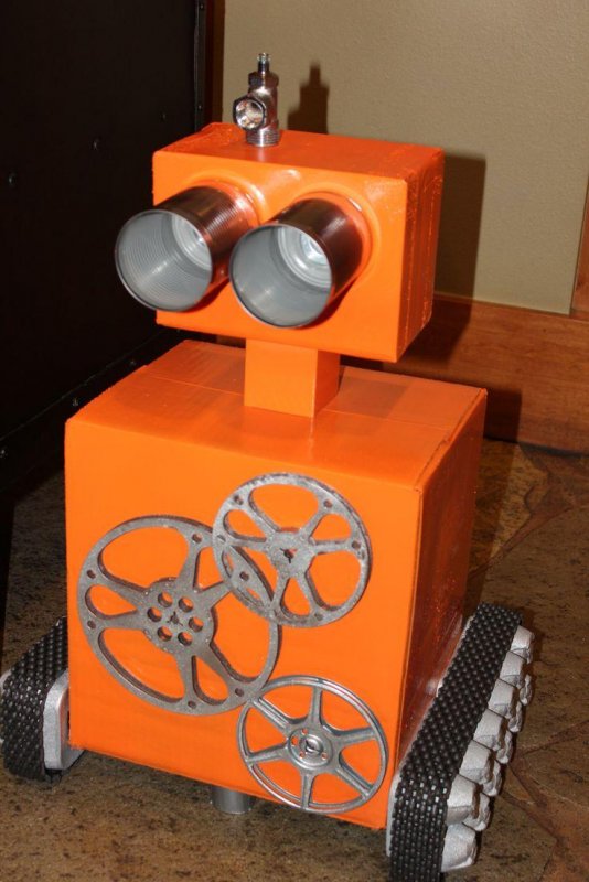 Робот будущего из подручных материалов