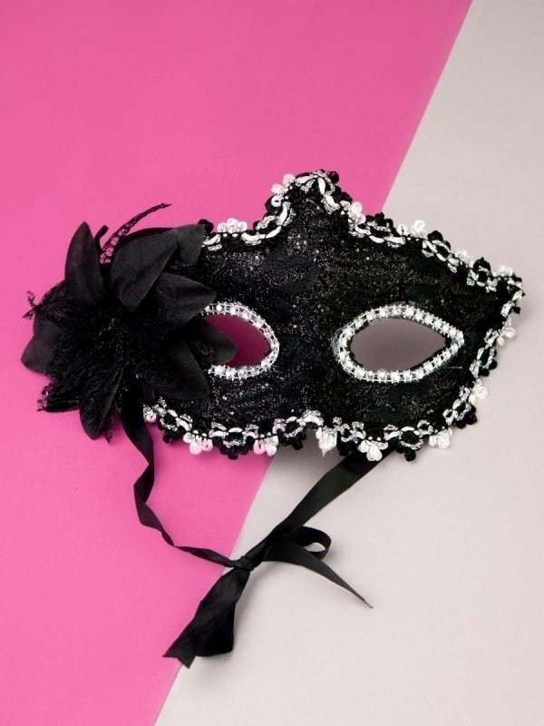 Бежевая карнавальная маска