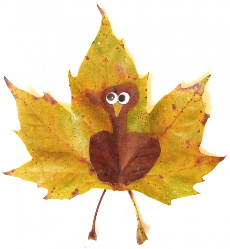 Игрушка из осенних листьев