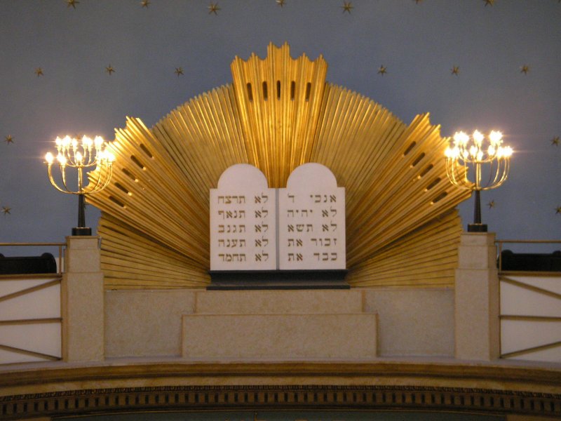 Скрижали Завета в синагоге