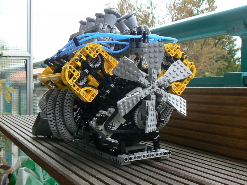 Лего двигатель v8