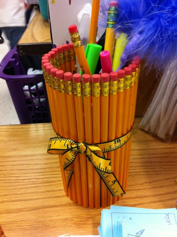 Простой карандаш подарок своими руками