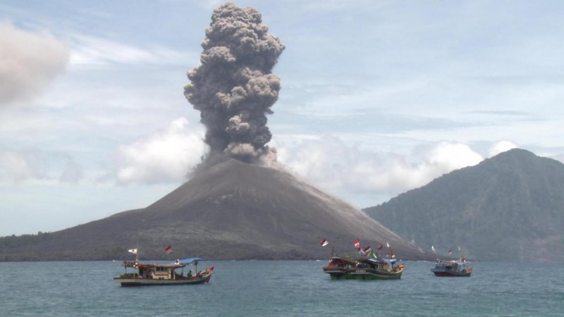 Извержение вулкана Кракатау 2018